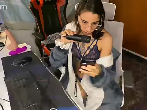 Poison Ivy 29 online show from March 2026 10:18:01 PM