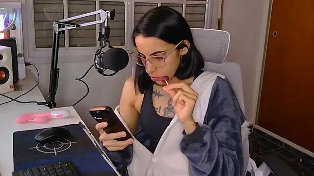 Poison Ivy 29 online show from April 2026 02:46:01 AM