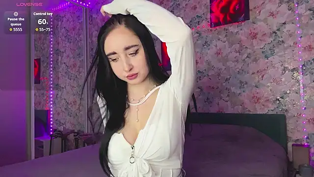 LizzyMooore online show from April 2026 12:56:02 PM
