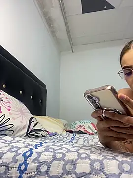 isabella-hot12 online show from April 2026 11:13:02 PM