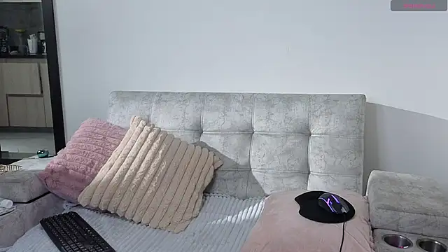 Elodie221 online show from August 2026 05:04:01 AM