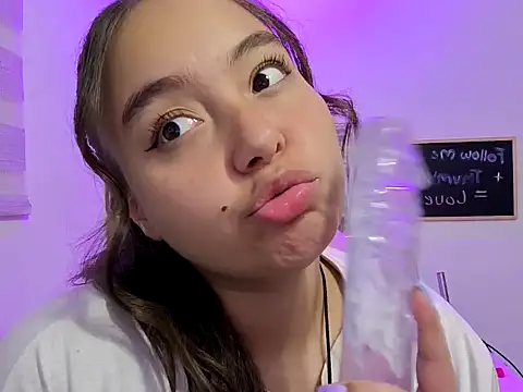 Snapshot of cherry_valeria chatting on May 2026 06:11:02 AM cherry valeria online show from May 2026 06:11:02 AM