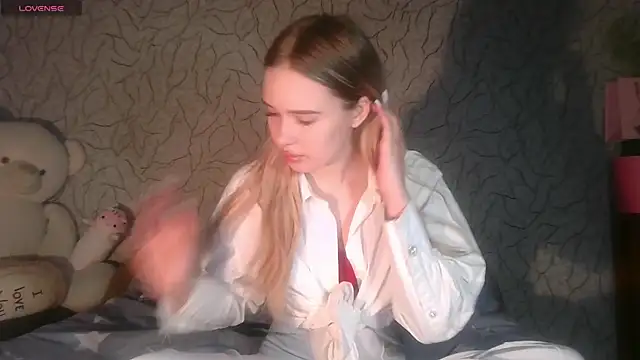 Snapshot of Alice_Pleasance chatting on June 2026 03:06:01 PM Alice Pleasance online show from June 2026 03:06:01 PM