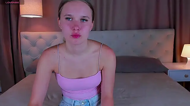 Snapshot of Alice_Pleasance chatting on July 2026 01:08:01 AM Alice Pleasance online show from July 2026 01:08:01 AM