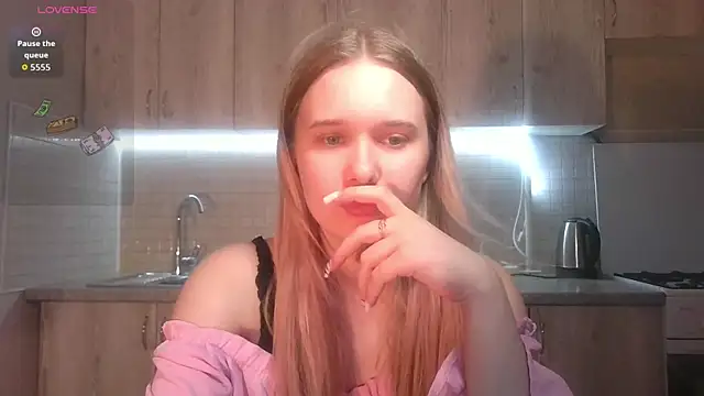 Snapshot of Alice_Pleasance chatting on June 2026 05:10:02 PM Alice Pleasance online show from June 2026 05:10:02 PM