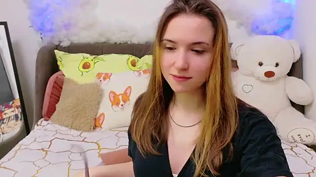 LeenMoonie online show from April 2026 09:32:01 PM