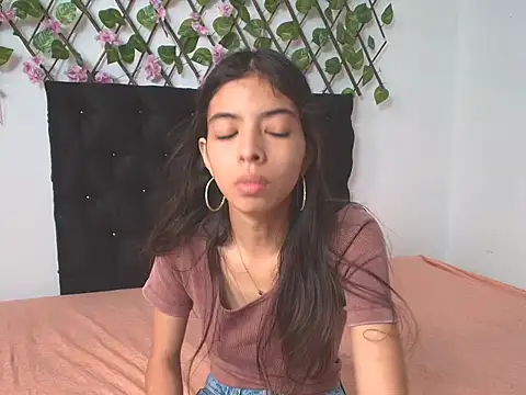 Sweet Scarlett  online show from April 2026 02:00:01 PM