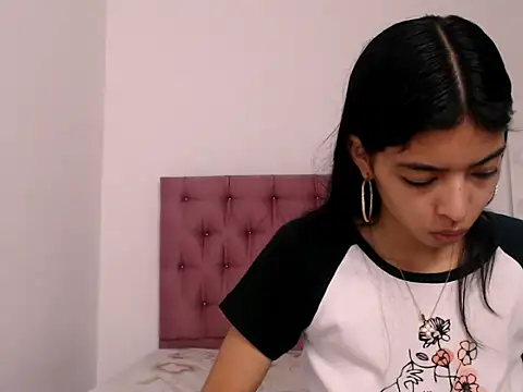 Sweet Scarlett  online show from April 2026 02:01:01 PM