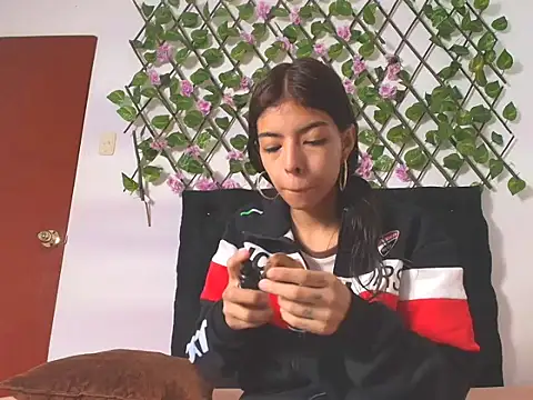 Sweet Scarlett  online show from April 2026 02:09:02 PM