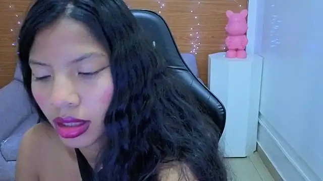 Snapshot of emily_smith_t chatting on May 2026 08:01:02 PM emily smith t online show from May 2026 08:01:02 PM