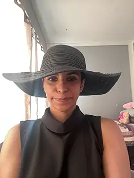 karlatiburcio online show from May 2026 02:37:01 PM