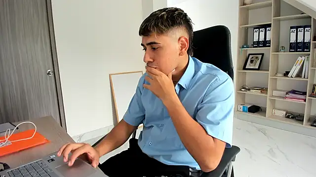 Boss Secret online show from April 2026 06:58:02 PM