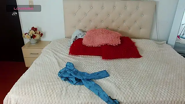 estrella hank online show from April 2026 07:30:01 PM