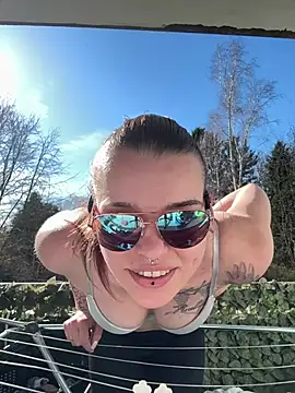 YoungLoreena online show from March 2026 01:24:01 PM