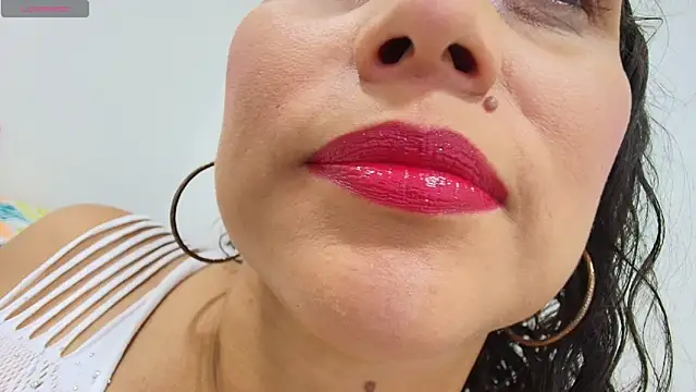 Snapshot of carlaantonellii chatting on April 2026 03:56:01 AM carlaantonellii online show from April 2026 03:56:01 AM