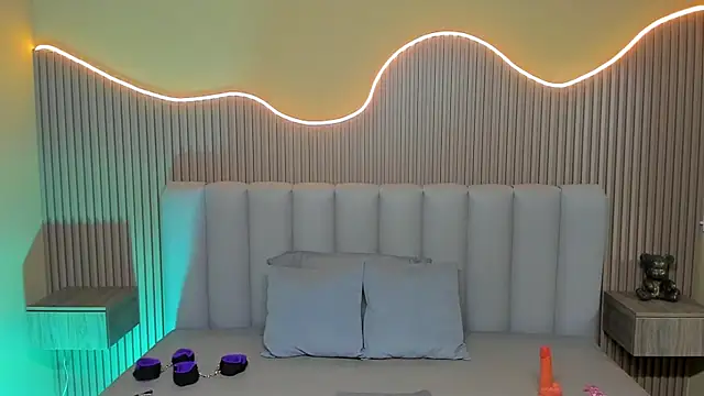 Amy Estrellita online show from April 2026 11:12:02 AM