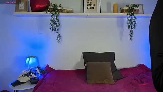 cuttie blondie online show from April 2026 11:14:01 AM