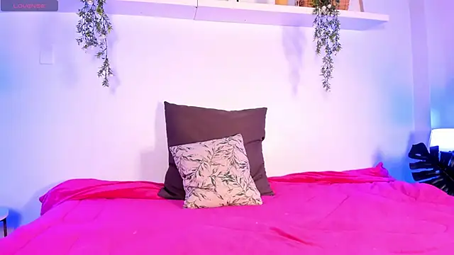 Snapshot of cuttie_blondie chatting on June 2026 11:15:01 AM cuttie blondie online show from June 2026 11:15:01 AM