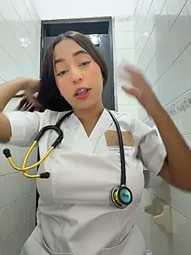 MiaCamille  online show from May 2026 05:57:01 PM
