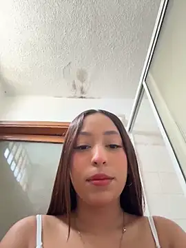 MiaCamille  online show from May 2026 06:40:02 PM