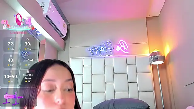 MiaCamille  online show from April 2026 07:31:01 PM