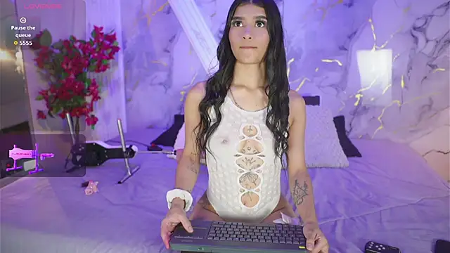  charlotte quee  online show from April 2026 07:51:01 PM