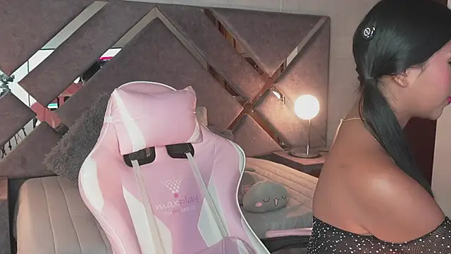 Naomi-Gray online show from July 2026 06:27:02 PM