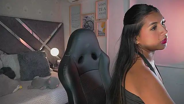 Naomi-Gray online show from June 2026 06:35:01 PM