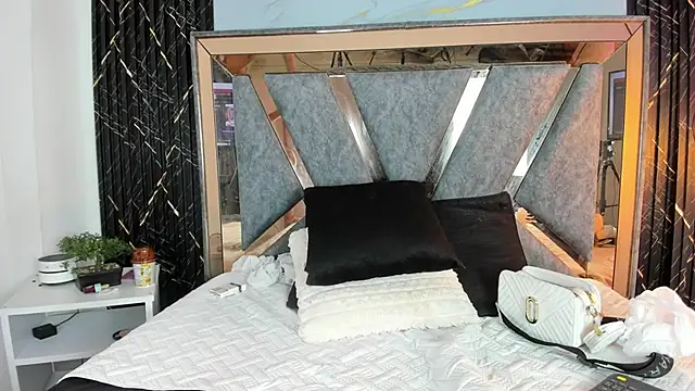 Hanna jonnes  online show from March 2026 09:41:01 PM