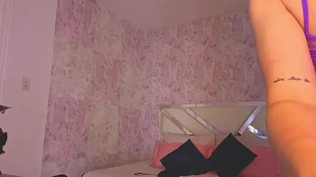 april summer  online show from April 2026 08:37:02 PM