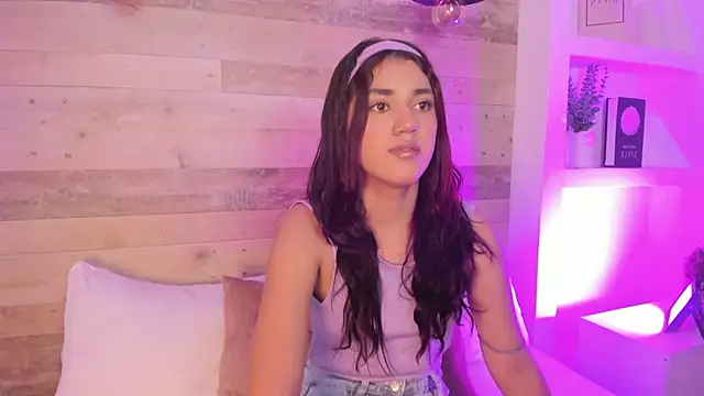 Snapshot of cristin_collins chatting on July 2026 02:23:02 AM cristin collins online show from July 2026 02:23:02 AM