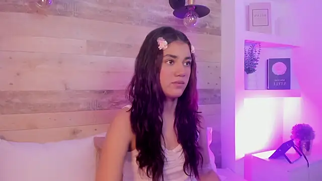 Snapshot of cristin_collins chatting on July 2026 02:18:01 AM cristin collins online show from July 2026 02:18:01 AM