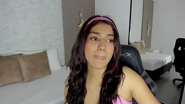 cristin collins online show from May 2026 09:33:01 PM
