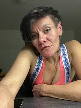 DtPORNBITCH online show from May 2026 12:14:02 AM