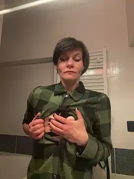DtPORNBITCH online show from April 2026 12:25:02 AM