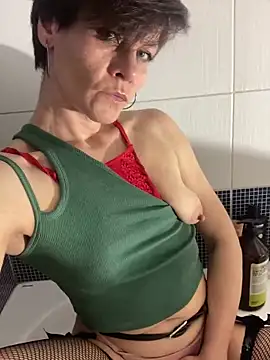 DtPORNBITCH online show from April 2026 11:00:01 PM