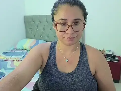 estrellajunior online show from May 2026 02:45:02 PM