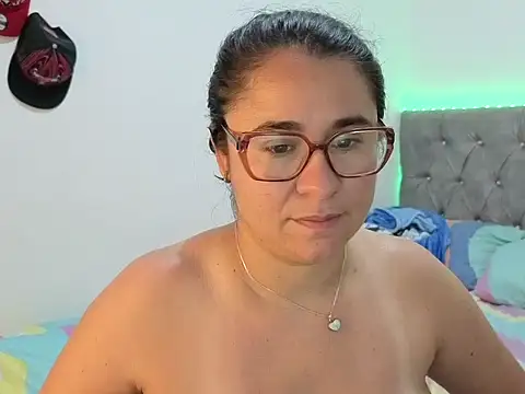 estrellajunior online show from May 2026 02:04:02 AM