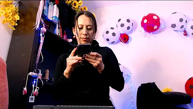 ItsAmara online show from July 2026 12:24:02 PM