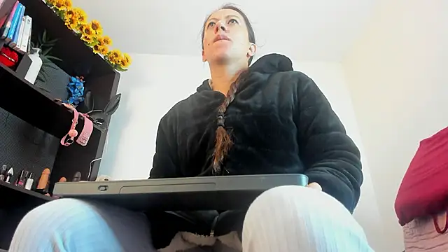 ItsAmara online show from March 2026 01:32:02 PM