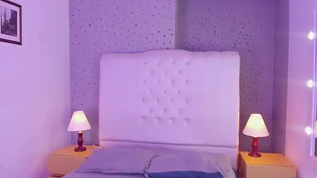 Snapshot of EmmaCame chatting on April 2026 11:21:01 PM EmmaCame online show from April 2026 11:21:01 PM