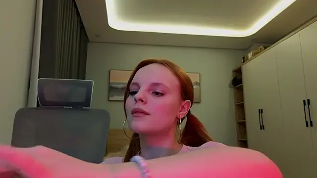 mollybossy online show from April 2026 12:20:01 PM