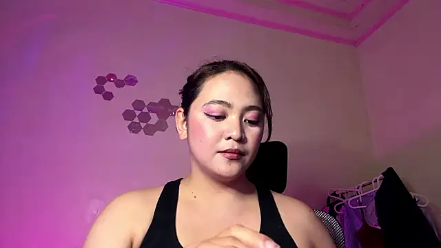 Snapshot of CorrineGrounds chatting on March 2026 05:44:01 AM CorrineGrounds online show from March 2026 05:44:01 AM