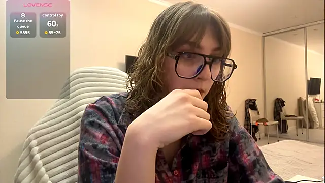 Olivia 132 online show from March 2026 06:18:02 PM
