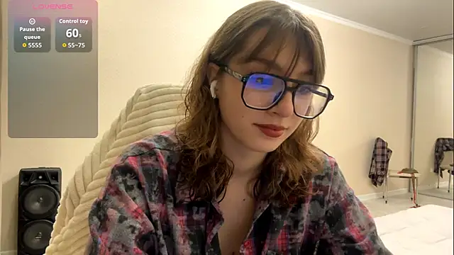 Olivia 132 online show from March 2026 05:25:04 PM