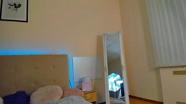 Snapshot of MelanieCuty chatting on June 2026 05:36:01 AM MelanieCuty online show from June 2026 05:36:01 AM