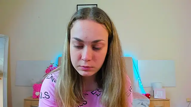 Snapshot of MelanieCuty chatting on July 2026 05:40:02 AM MelanieCuty online show from July 2026 05:40:02 AM