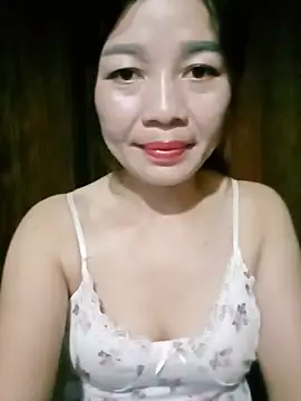 Yiyi102300 online show from May 2026 01:32:02 PM