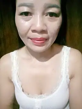 Yiyi102300 online show from May 2026 09:56:01 PM
