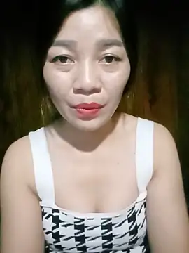 Yiyi102300 online show from May 2026 02:35:02 PM